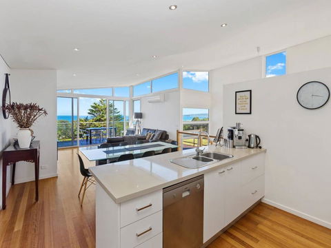 VILLA SARINA - Beautiful Villa In Skenes Creek - Accommodation in Surfers Paradise 2