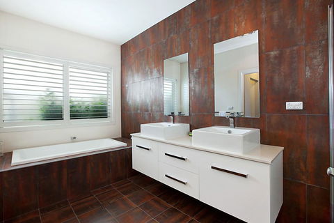 Vista One - Accommodation in Surfers Paradise 0