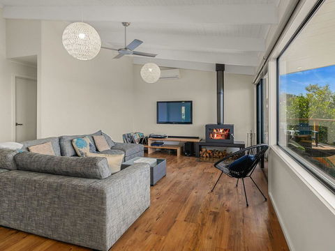 Waikiki Views - Accommodation in Surfers Paradise 2