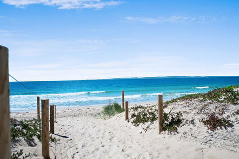 Walk To Surf Beach, Club And Shops - Sands Court Boyd St, Woorim - Accommodation in Surfers Paradise 2