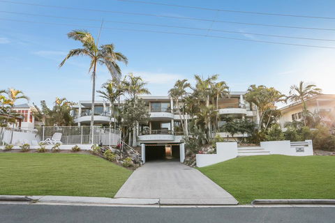 Walk To The Beach, Sunshine Beach - Accommodation in Surfers Paradise 0