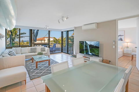 Walk To The Beach, Sunshine Beach - Accommodation in Surfers Paradise 3