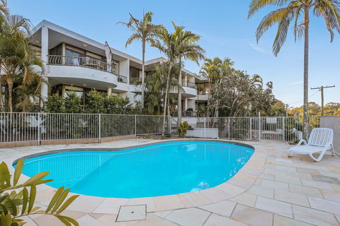 Walk To The Beach, Sunshine Beach - Accommodation in Surfers Paradise 1