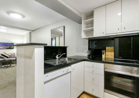 Walk To The MCG, The Tan, Botanic Gardens & Train - Accommodation in Surfers Paradise 1