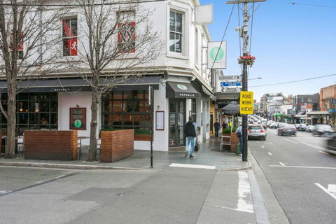 Walk To The MCG, The Tan, Botanic Gardens & Train - Accommodation in Surfers Paradise 3