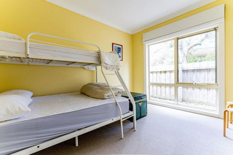 WALKIN' ON SUNSHINE - Accommodation in Surfers Paradise 1