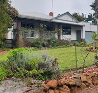 Walnut Cottage - 2 bedroom pet friendly country cottage - Accommodation in Surfers Paradise