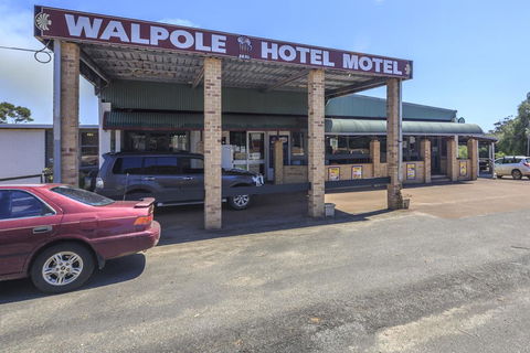 Walpole Hotel Motel - Accommodation in Surfers Paradise 1