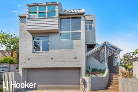 Wanda Waterview - Tranquil Treetop Surrounds - Accommodation in Surfers Paradise 3