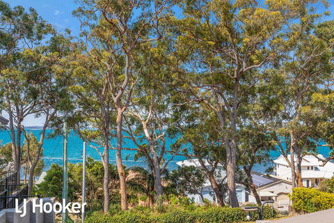 Wanda Waterview - Tranquil Treetop Surrounds - Accommodation in Surfers Paradise 0