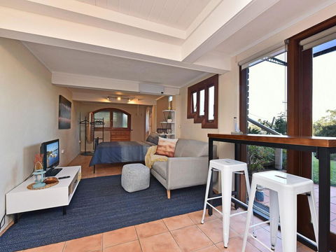 Wangi Waterfront Delight 1bdr Studio - Accommodation in Surfers Paradise 0