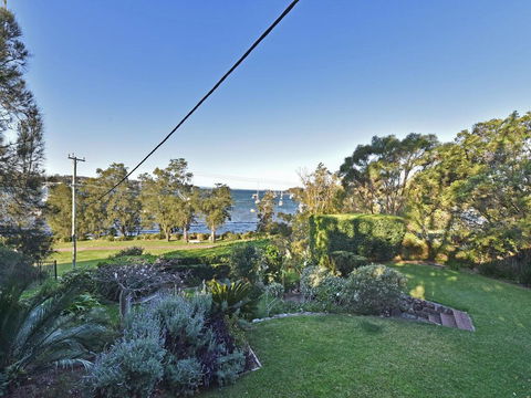 Wangi Waterfront Delight 4br Waterfront Reserve Home - Accommodation in Surfers Paradise 3