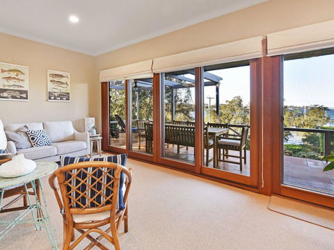Wangi Waterfront Delight 4br Waterfront Reserve Home - Accommodation in Surfers Paradise 2