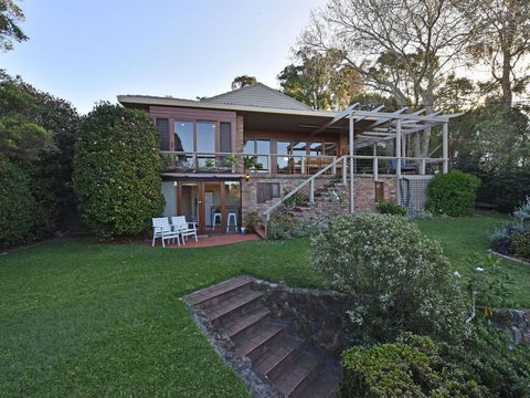 Wangi Waterfront Delight 4br Waterfront Reserve Home - Accommodation in Surfers Paradise 1