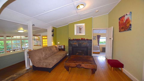 Waragil Cottage - Original Settler's Home - Accommodation in Surfers Paradise 3