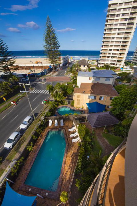 Warringa Surf Holiday Apartments - Accommodation in Surfers Paradise 3