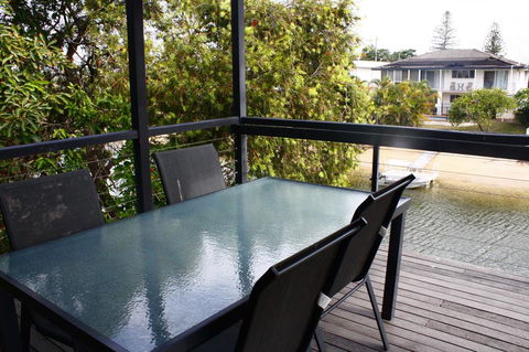 Water Front Room - Accommodation in Surfers Paradise 2
