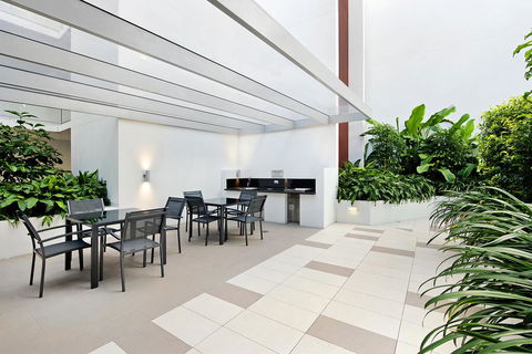 Waterford Apartments - Accommodation in Surfers Paradise 3