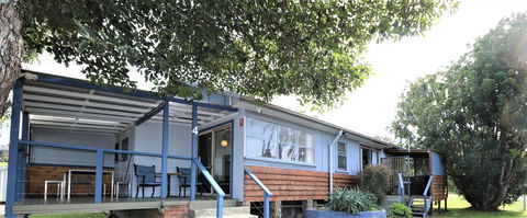Waterfront Cottages - Accommodation in Surfers Paradise 1