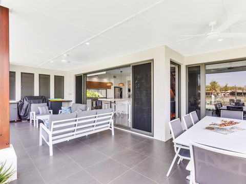 WATERFRONT HOME BORDERING MOOLOOLABA - Accommodation in Surfers Paradise 2