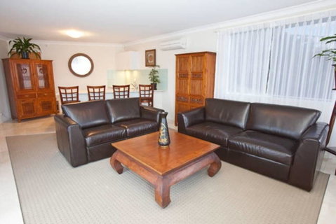 Waterfront On Manly Harbour - Accommodation in Surfers Paradise 2