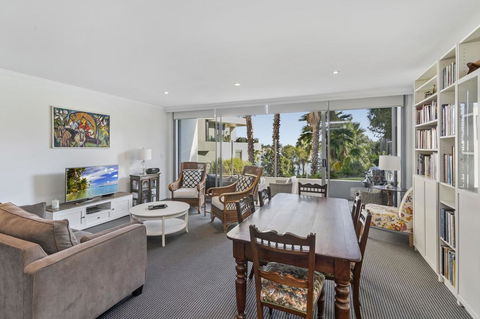 Waterfront Resort Living With Space For The Family - Accommodation in Surfers Paradise 0