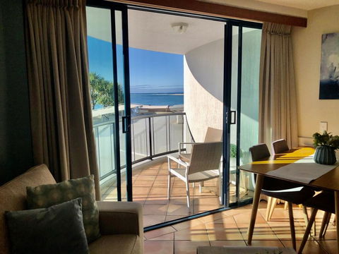 Waterfront Resort, Perfect For A Couples Getaway! - Accommodation in Surfers Paradise 3