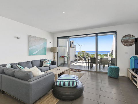 WATERFRONT SEVEN - In The Heart Of Lorne - Accommodation in Surfers Paradise 0
