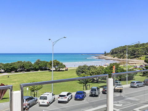 WATERFRONT SEVEN - In The Heart Of Lorne - Accommodation in Surfers Paradise 2