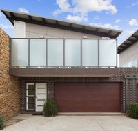 Central to Cowes - Accommodation in Surfers Paradise
