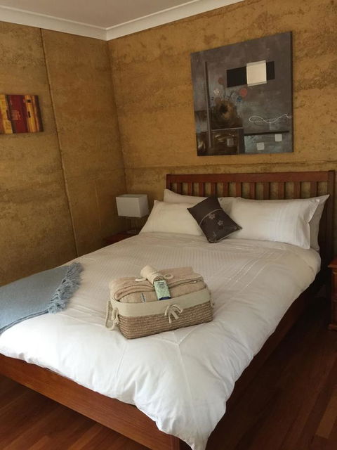 Bundjil Studio - Accommodation in Surfers Paradise 9