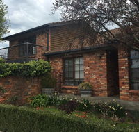 Bricks and Roses - Accommodation in Surfers Paradise