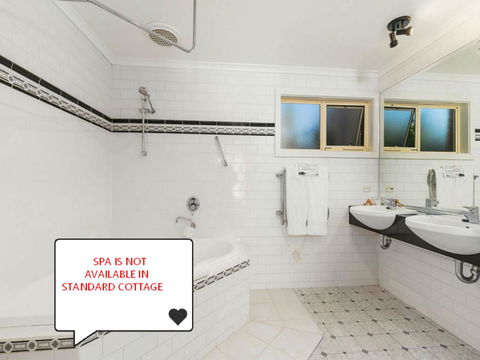 Cottages For Two - Accommodation in Surfers Paradise 0