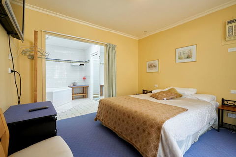 Cottages For Two - Accommodation in Surfers Paradise 9
