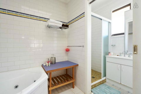 Cottages For Two - Accommodation in Surfers Paradise 13