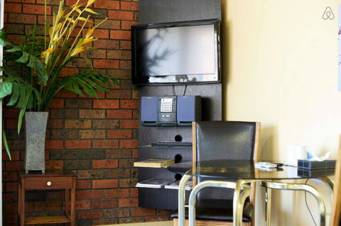 Cottages For Two - Accommodation in Surfers Paradise 16