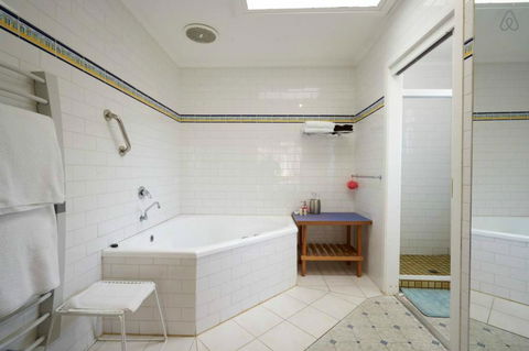 Cottages For Two - Accommodation in Surfers Paradise 14