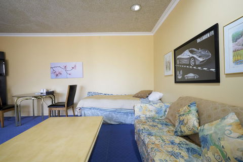 Cottages For Two - Accommodation in Surfers Paradise 11