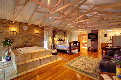 Ditto Daddy's - Accommodation in Surfers Paradise 0