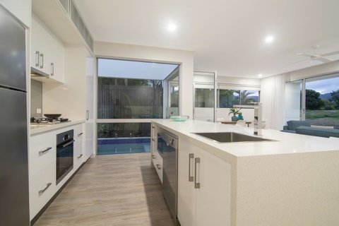 Pool Resort Port Douglas - Accommodation in Surfers Paradise 40
