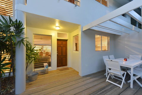 [ ANDY'S BEACH HOUSE ] - Accommodation in Surfers Paradise 7