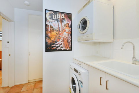 [ ANDY'S BEACH HOUSE ] - Accommodation in Surfers Paradise 30
