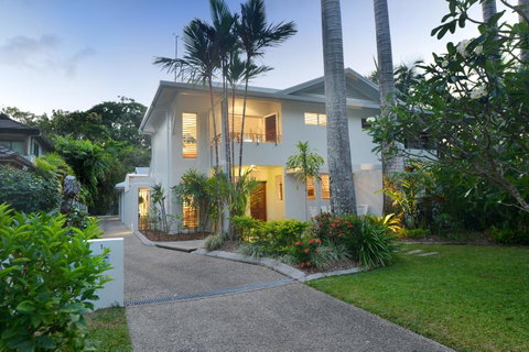 [ ANDY'S BEACH HOUSE ] - Accommodation in Surfers Paradise 4