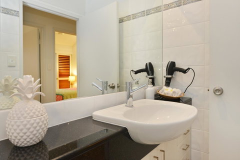 [ ANDY'S BEACH HOUSE ] - Accommodation in Surfers Paradise 28