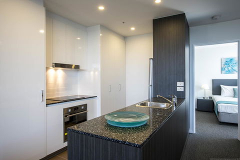 Synergy Broadbeach - Official - Accommodation in Surfers Paradise 1