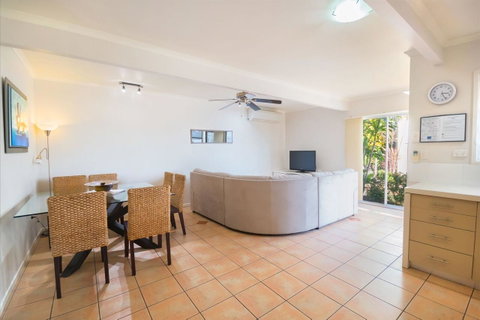 Airlie Apartments - Accommodation in Surfers Paradise 11