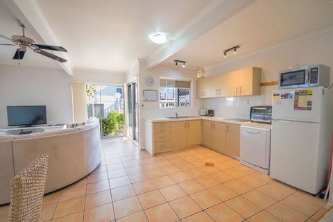 Airlie Apartments - Accommodation in Surfers Paradise 12