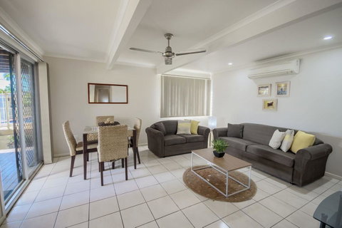 Airlie Apartments - Accommodation in Surfers Paradise 3