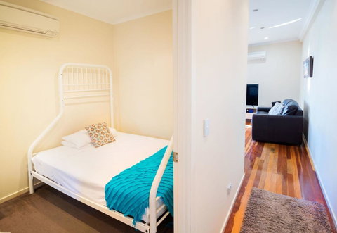 Airlie Apartments - Accommodation in Surfers Paradise 23