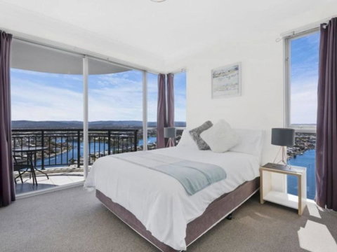 Beach Stay - Ocean & Riverview Resort Chevron Renaissance Central Surfers Paradise - Accommodation in Surfers Paradise 1